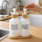 Bambu Standlı 2’li Cam Sıvı Sabunluk Seti 550 ml | Hands & Dishes Yazılı | Mutfak ve Banyo İçin Doğal Bambu Organizer sabunluk