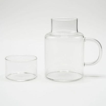 Borosilikat Cam Başucu Sürahi ve Bardak – 2'si 1 Arada Kapaklı Tasarım 600ml