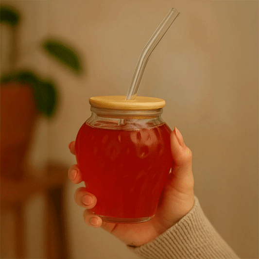 Isıya Dayanıklı Çilek Bardak 400ml, Bambu Kapaklı ve Pipetli Borosilikat Cam Bardak